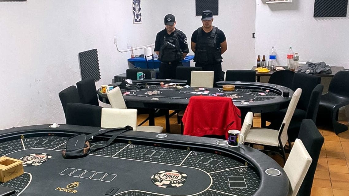 Argentina: Clandestine casino shut down and two gaming tables seized in Rosario.