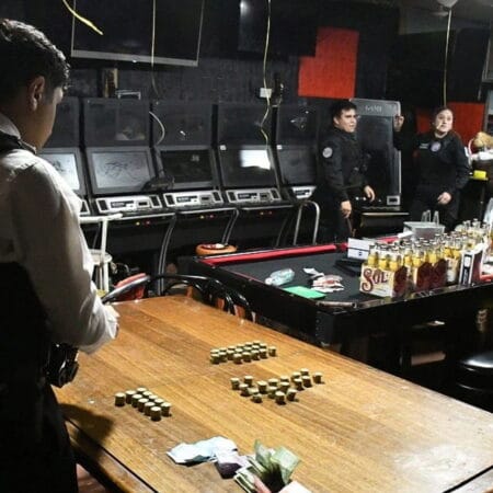 Chile: Clandestine casino raided, illegal slot machines seized in Estación Central.