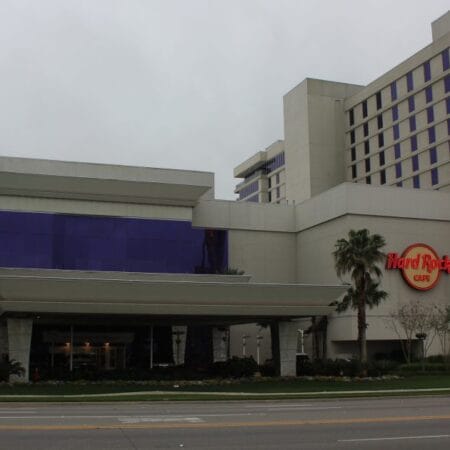 Man sues Casino for a broken chair at slot machine